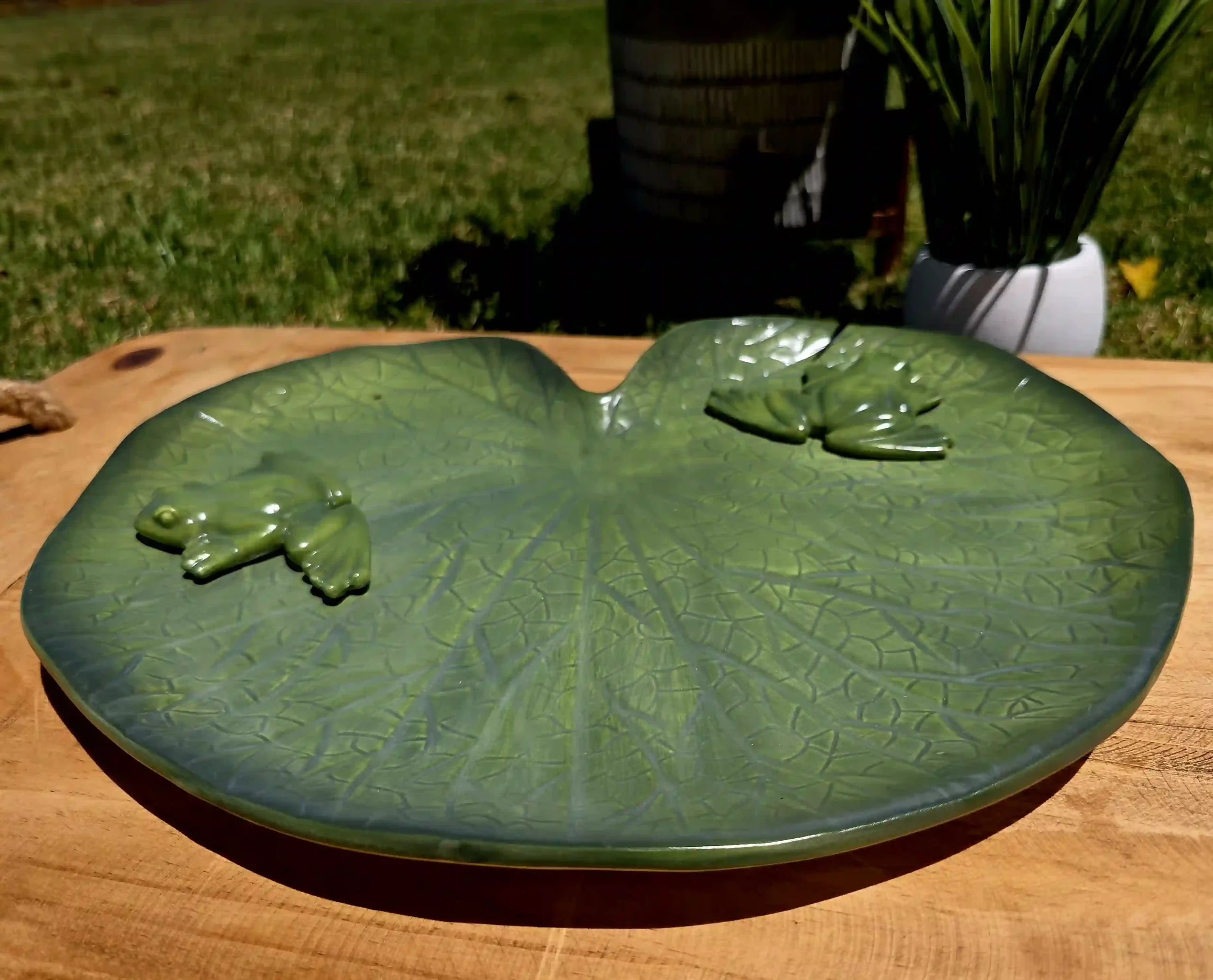 Lotus Plate With Frogs - Image 4