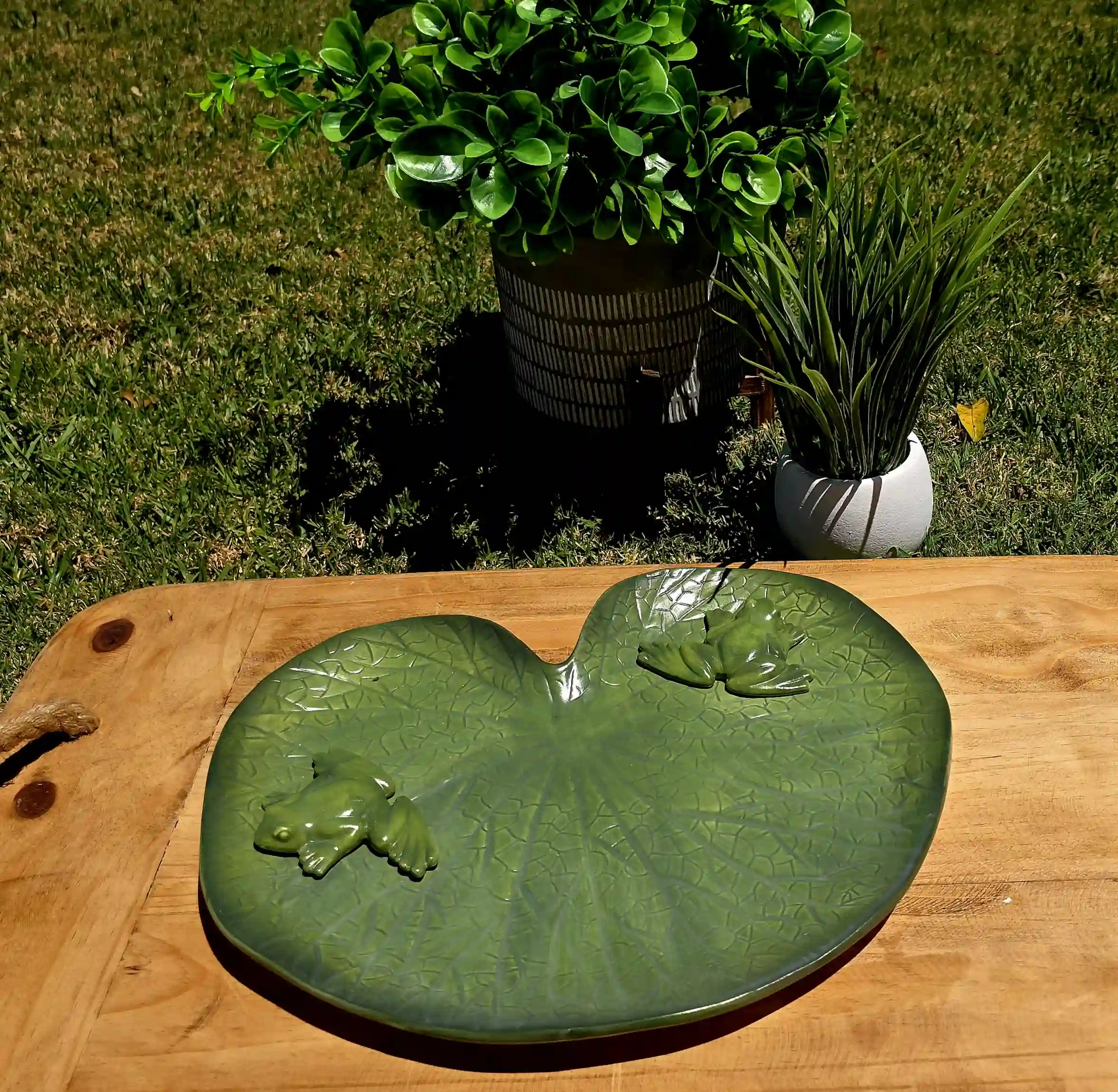 Lotus Plate With Frogs