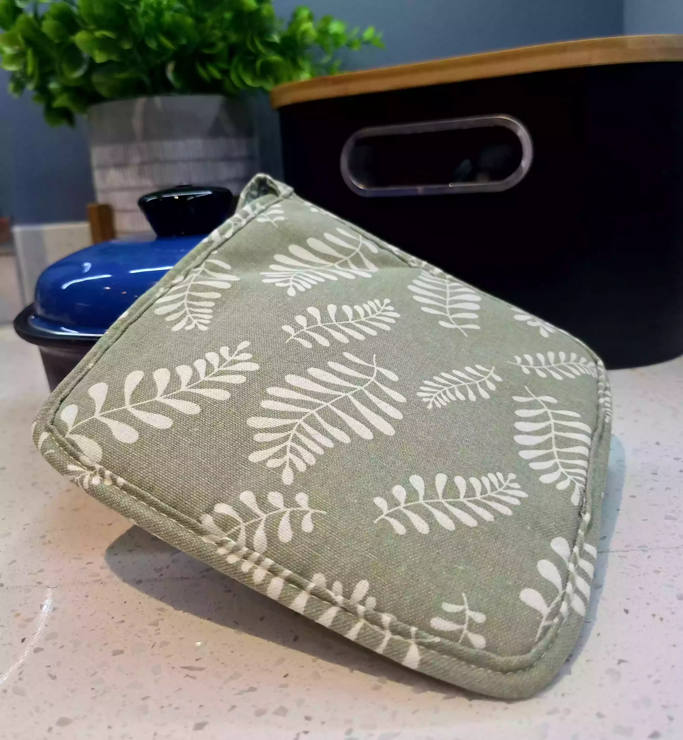Olive Fern Pattern Heat-Resistant Mat – Square