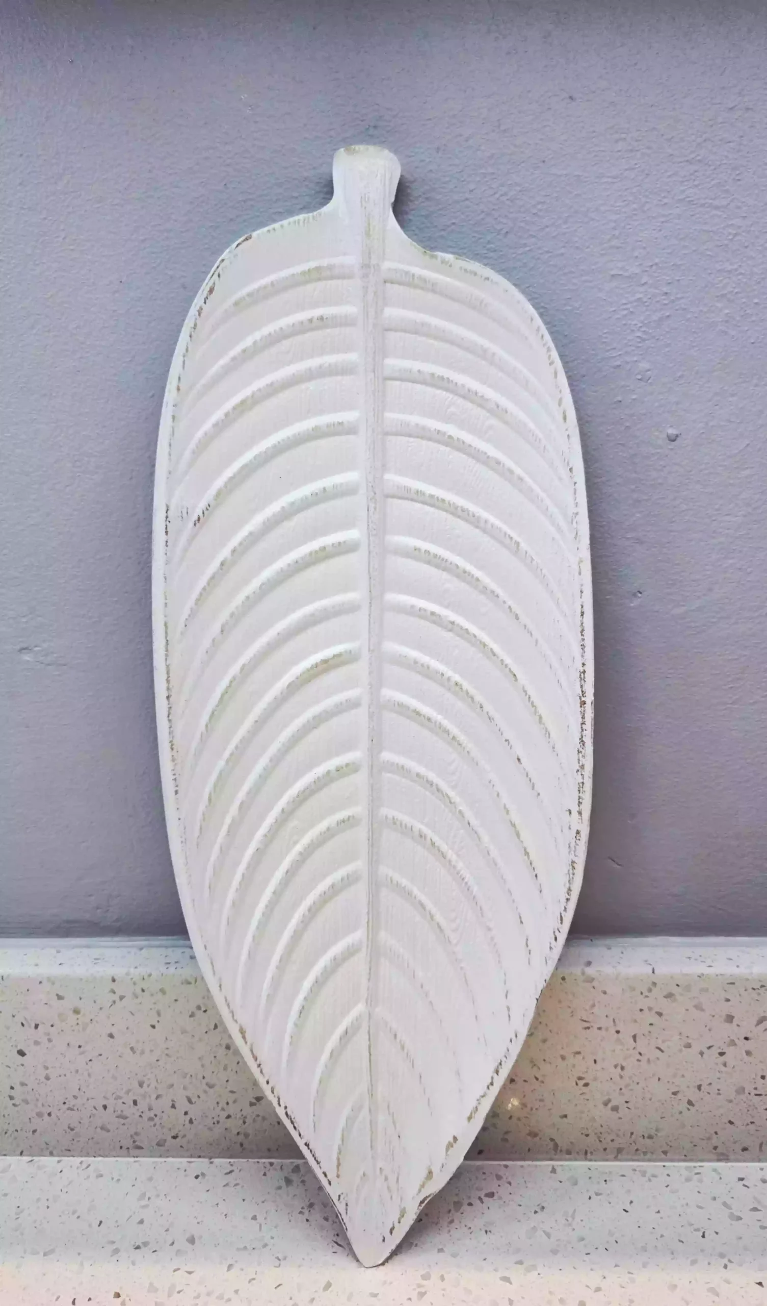 White Leaf-Shaped Wooden Tray - Image 3
